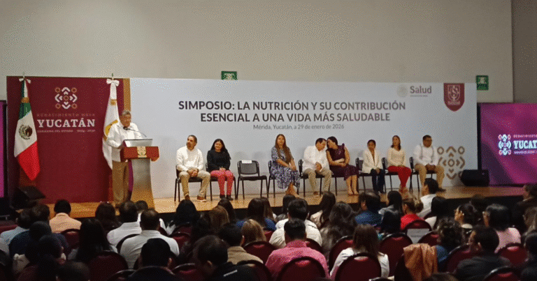 reconocen a nutriólogos de yucatán; entregan equipos y baumanómetros para fortalecer la prevención en salud