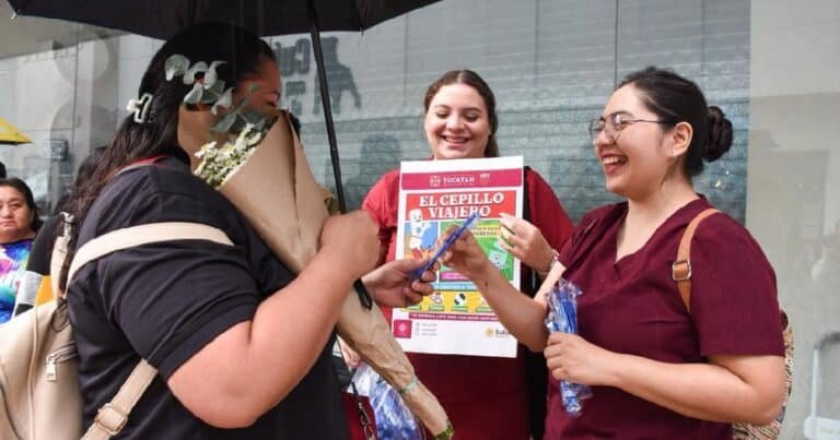 Trabajadores de Yucatán reciben la campaña “Cepillo Viajero”