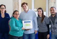 ayuntamiento de mérida entrega auxiliares auditivos que mejoran la vida de personas con discapacidad