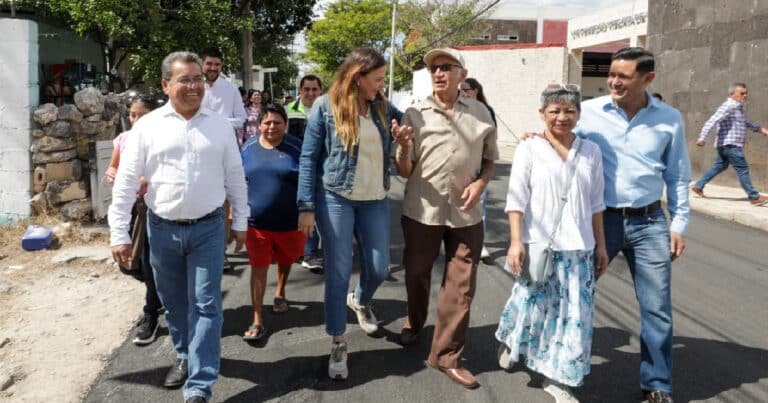 Entrega Cecilia Patrón calles repavimentadas en el poniente de Mérida