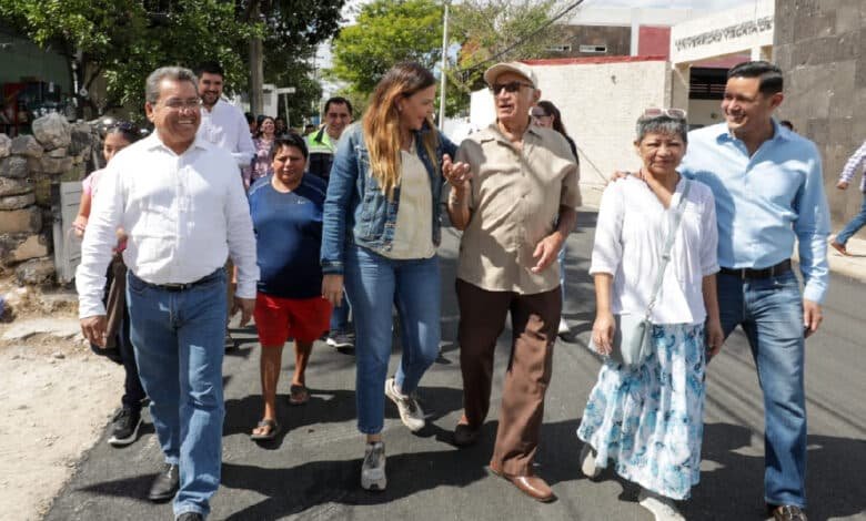 Entrega Cecilia Patrón calles repavimentadas en el poniente de Mérida