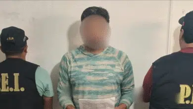 detienen a sujetos que robaron camioneta en plaza del norte de mérida