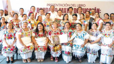 honran el bordado yucateco con libro