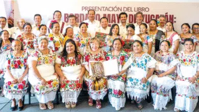 honran el bordado yucateco con libro