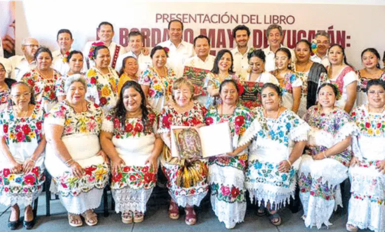honran el bordado yucateco con libro