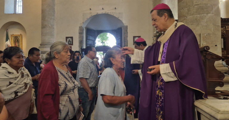 inicia la cuaresma con multitudinaria participación en la catedral de mérida