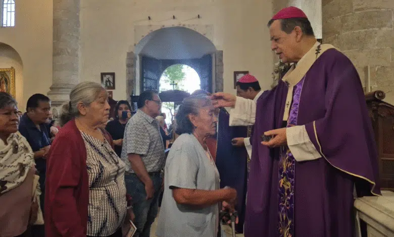 inicia la cuaresma con multitudinaria participación en la catedral de mérida