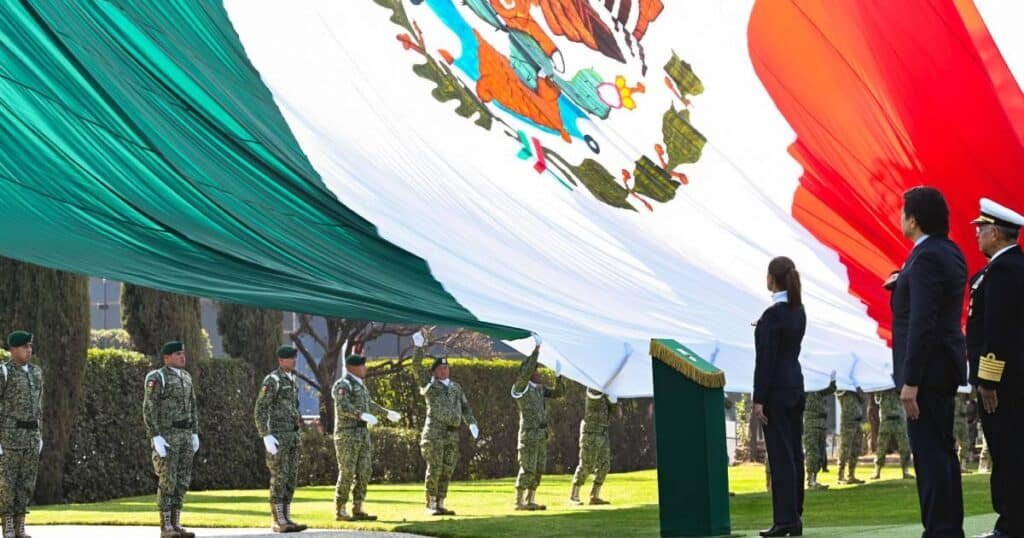 mexico es dignidad valentia y grandeza presidenta claudia sheinbaum y ceremonia por el dia de la bandera 2