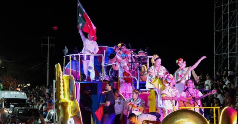 Más de 40 mil personas celebran la Noche Regional del Circo Carnaval Mérida 2026 (Foto de Ayuntamiento de Mérida)