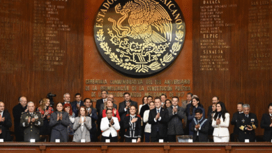La presidenta de México fue respaldada por las gobernadoras y gobernadores de los 32 estados, como Clara Brugada, CDMX; Delfina Gómez, Edomex; Mara Lezama, Q. Roo; Joaquín Díaz Mena, Yucatán; Javier May Rodríguez, Tabasco, y Layda Sansores, Campeche, durante la sesión solemne por el 109 Aniversario de la Constitución