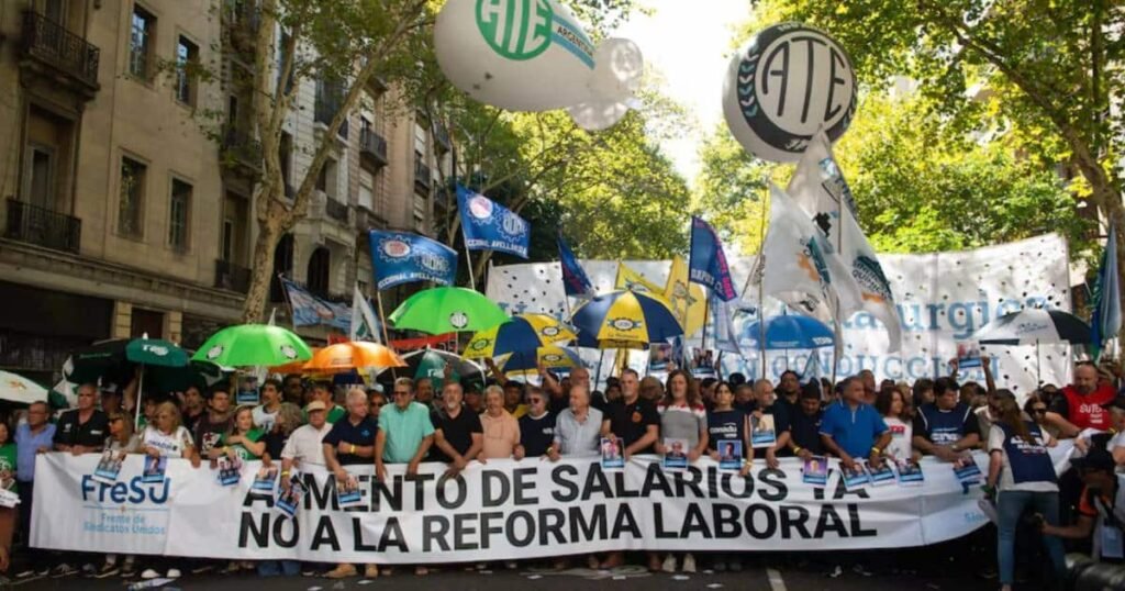 reforma laboral de javier milei avanza en el senado argentino entre protestas 1