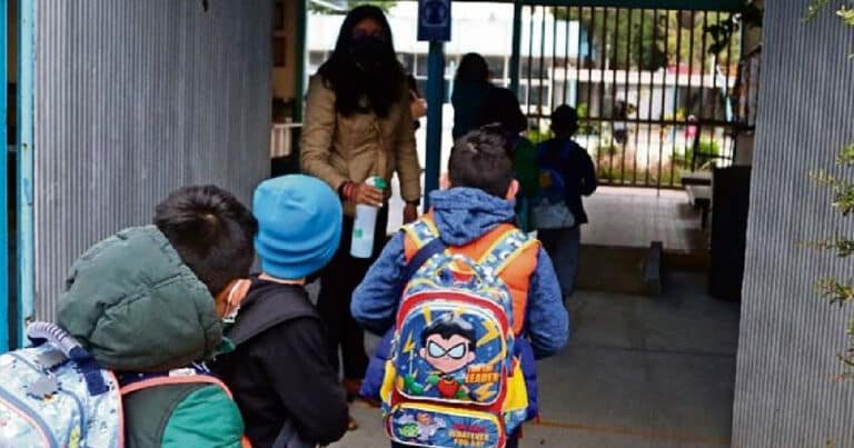 Familias y escuelas ajustan rutinas ante mañanas frías en Yucatán