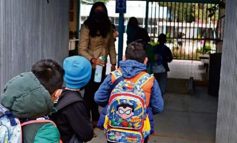 Familias y escuelas ajustan rutinas ante mañanas frías en Yucatán