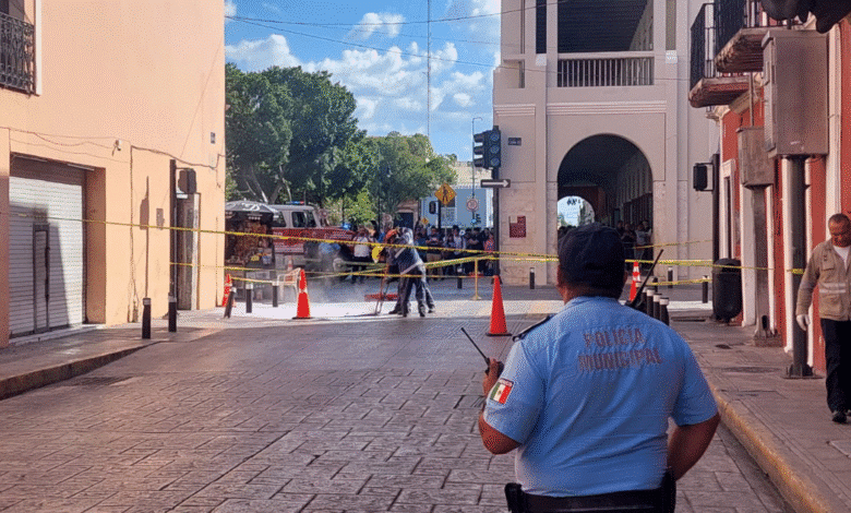 atienden corto circuito en registro eléctrico del centro de mérida