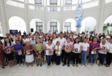 cecilia patrón entrega lentes gratuitos a mujeres de mérida