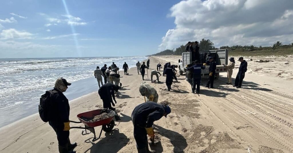 grupo interinstitucional despliega mas de 2 mil 400 elementos coordinados para atender la presencia de hidrocarburos en costas de veracruz y tabasco 2