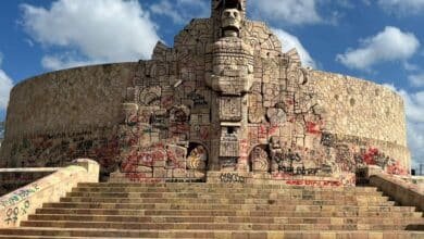 inician labores de limpieza tras la marcha del 8m en el centro de mérida