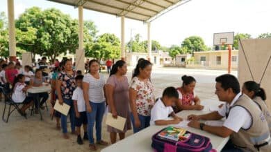 Roger Ávila Carrillo informa sobre registro de la beca “Rita Cetina Primaria” (Foto de cortesía)
