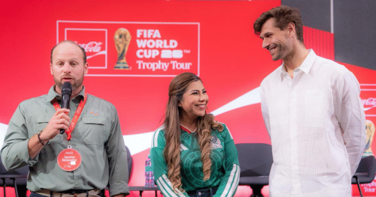 niñas y niños de casa otoch conocen trofeo del mundial fifa 2026 en mérida