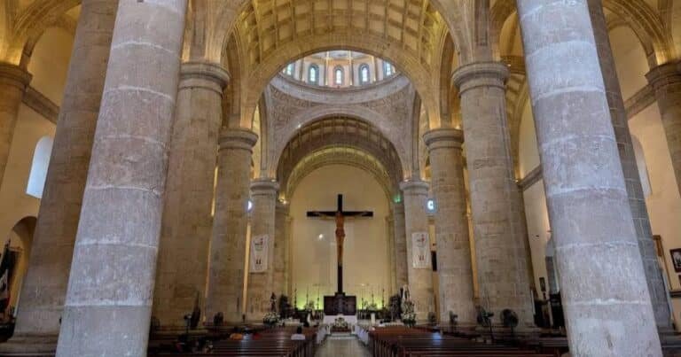 8M en Mérida 2026: la Catedral modifica horarios de misa por marcha