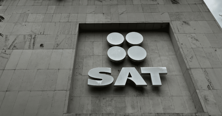 SAT llama a empresas a revisar el pago de impuestos de 2022 y 2023