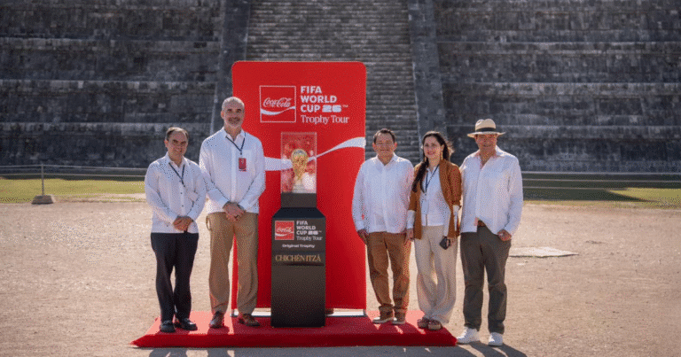 trofeo del mundial fifa 2026 llega a chichén itzá en yucatán
