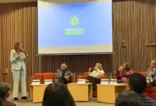 cecilia patrón presume modelo de mérida ante la unam