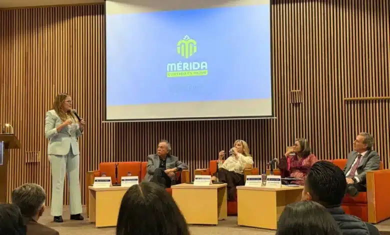 cecilia patrón presume modelo de mérida ante la unam
