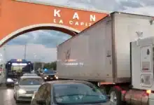 detienen a conductor de tráiler por dañar arco de bienvenida en kanasín