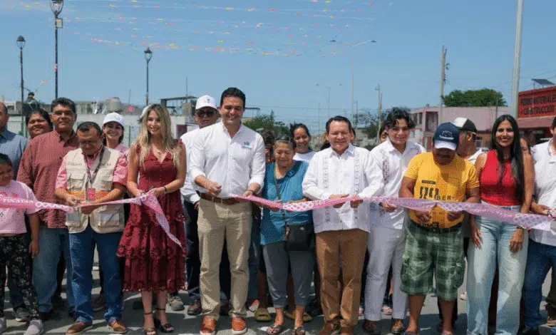 Díaz Mena entrega calles reconstruidas en Progreso con inversión de más de 8 mdp