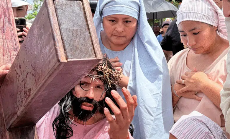 Invitan a la juventud a acercarse a Dios en viacrusis viviente de Pacabtún