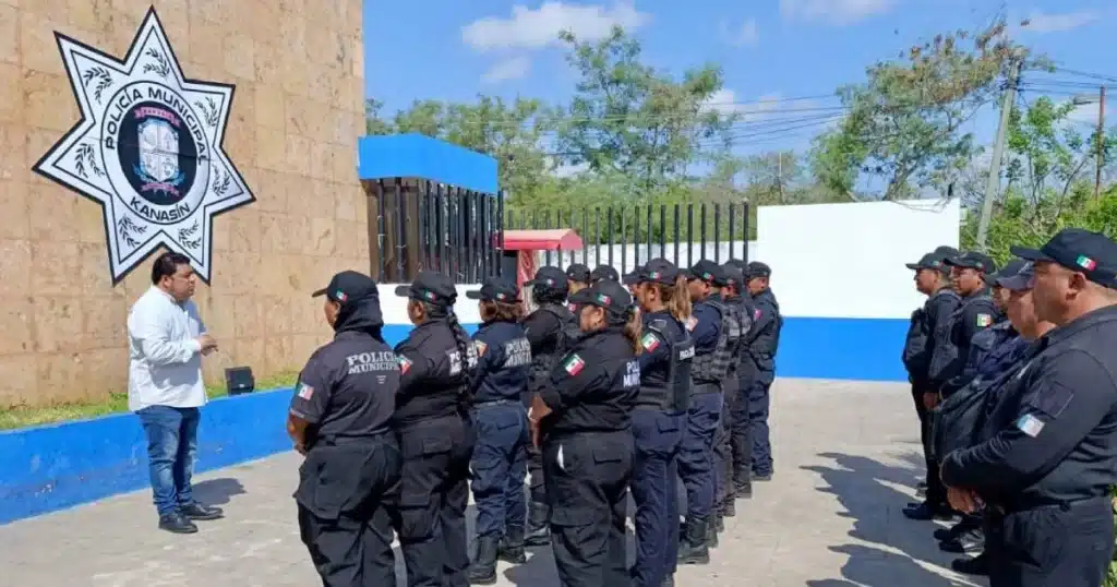 kanasín fortalece a su policía con entrega de uniformes y equipamiento táctico (1)