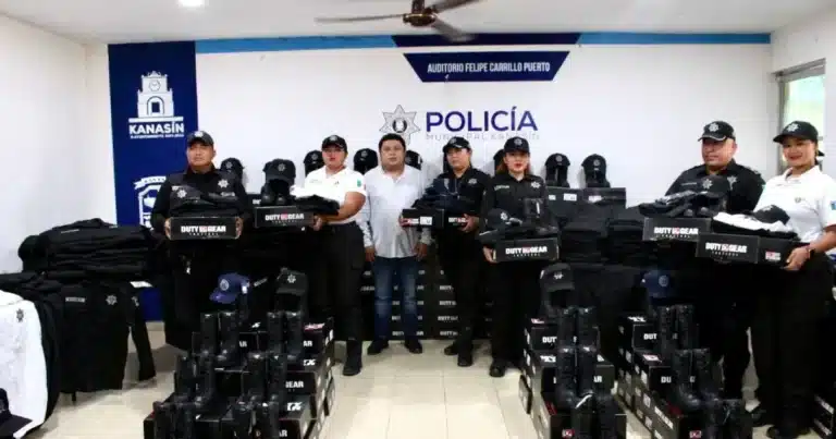 Kanasín fortalece a su policía con entrega de uniformes y equipamiento táctico