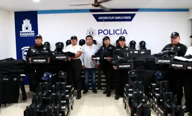 Kanasín fortalece a su policía con entrega de uniformes y equipamiento táctico