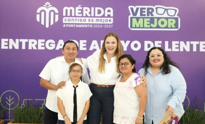Mérida entrega lentes gratuitos y beneficia a más de 8 mil personas