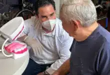 Salud Yucatán lleva atención bucal a adultos mayores en asilos durante Semana Santa