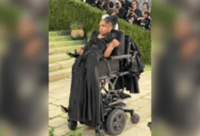 Aaron Rose Philip hace historia en la Met Gala 2026 como símbolo de inclusión en la moda