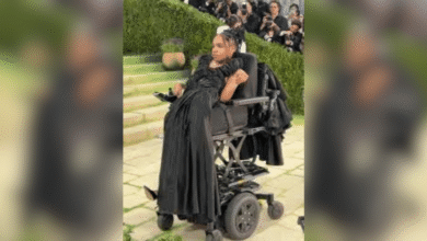 Aaron Rose Philip hace historia en la Met Gala 2026 como símbolo de inclusión en la moda
