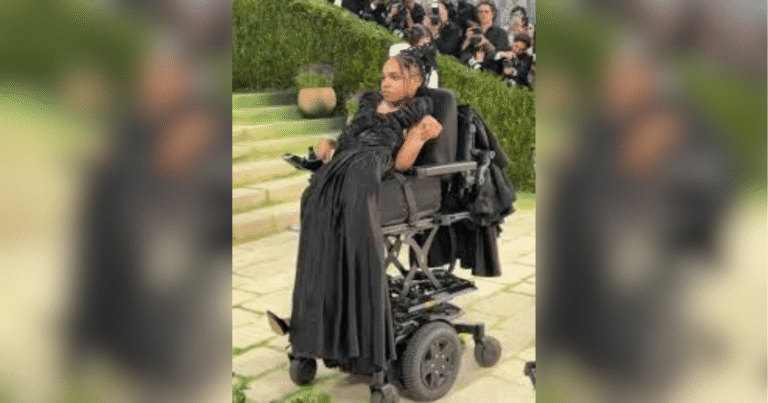 Aaron Rose Philip hace historia en la Met Gala 2026 como símbolo de inclusión en la moda