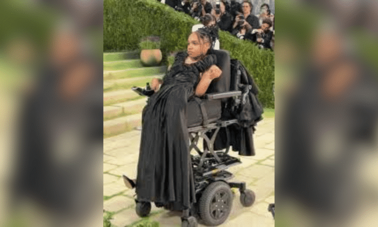 Aaron Rose Philip hace historia en la Met Gala 2026 como símbolo de inclusión en la moda