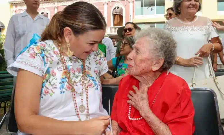 Cecilia Patrón celebra a las madres meridanas y reconoce su papel como pilar de las familias (Foto de cortesía)