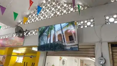 instalan pantallas permanentes en mercados de mérida para ver el mundial