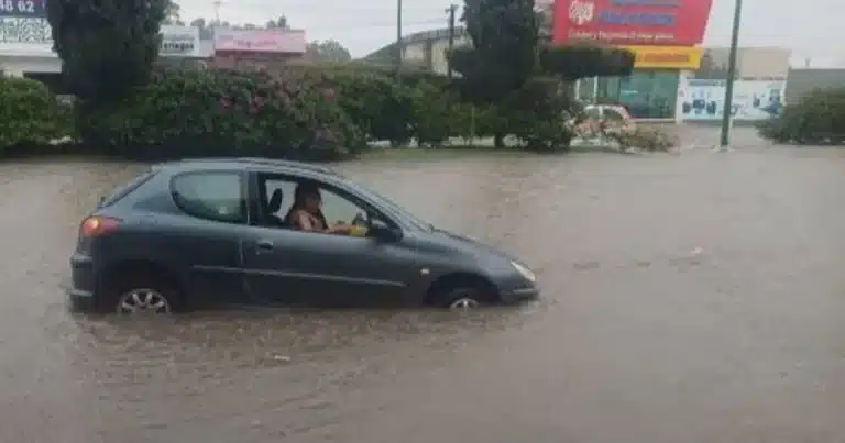 intensas lluvias en yucatán aumentan riesgo de perder placas de autos y motos en calles inundadas