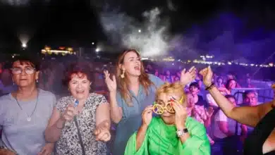 poesía, música y galerías llenan de arte la primera noche de la víspera de la noche blanca