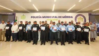 cecilia patrón reconoce la entrega de la policía municipal en su 23 aniversario