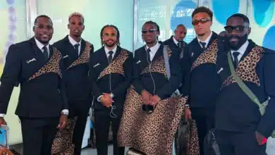 congo sorprende con elegante atuendo en su llegada al mundial 2026