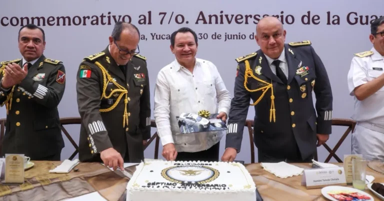díaz mena reconoce a la guardia nacional en su séptimo aniversario