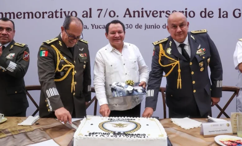 díaz mena reconoce a la guardia nacional en su séptimo aniversario