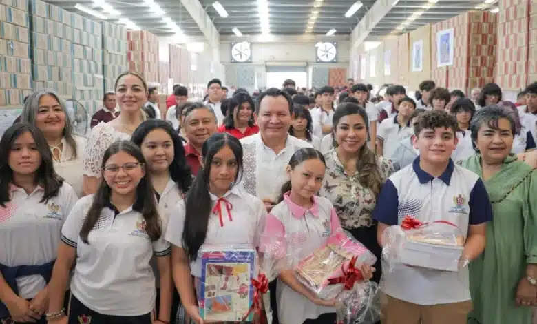 joaquín díaz mena inicia distribución de 2.7 millones de libros de texto gratuitos