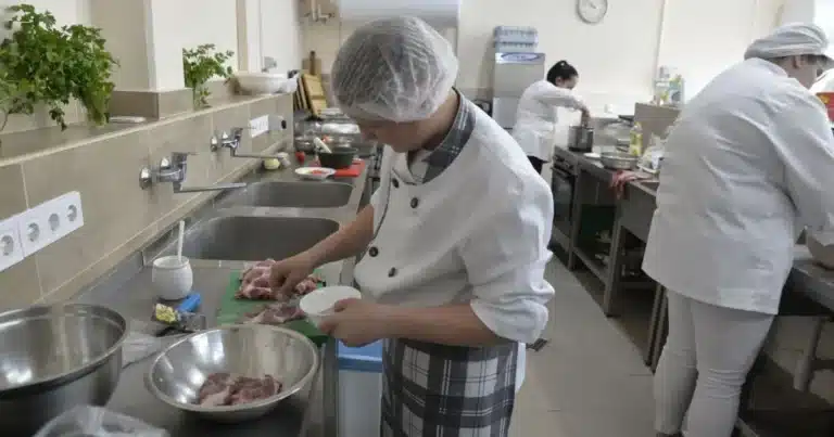jóvenes en yucatán buscan empleos de verano ligados a sus carreras y experiencia laboral
